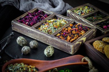 Eski arka plan üzerinde çay