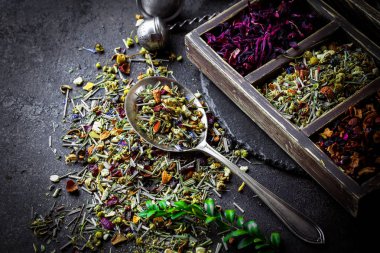 Eski arka plan üzerinde çay