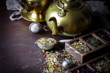 Eski arka plan üzerinde çay