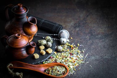 Eski arka plan üzerinde çay