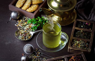 Eski arka plan üzerinde çay