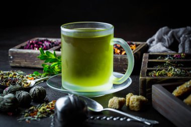 Eski arka plan üzerinde çay