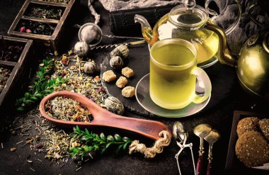 Eski arka plan üzerinde çay