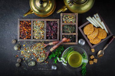 Eski arka plan üzerinde çay