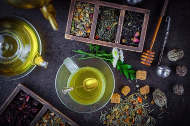 Eski arka plan üzerinde çay