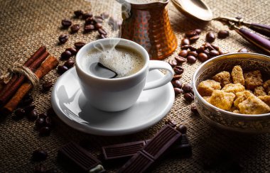 Eski arka plan üzerinde kahve siyah