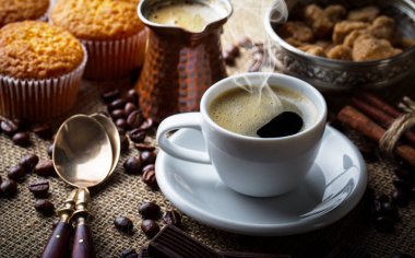 Eski arka plan üzerinde kahve siyah