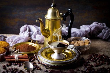 Eski arka plan üzerinde kahve siyah