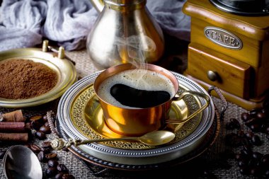 Eski arka plan üzerinde kahve siyah