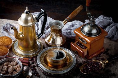 Eski arka plan üzerinde kahve siyah