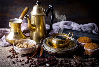 Eski arka plan üzerinde kahve siyah