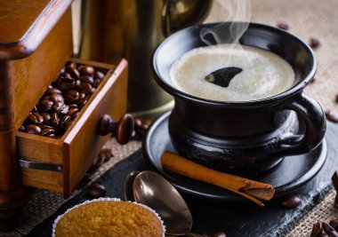 Eski arka plan üzerinde kahve siyah