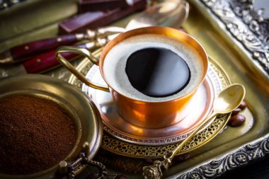 Eski arka plan üzerinde kahve siyah