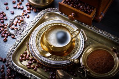 Eski arka plan üzerinde kahve siyah