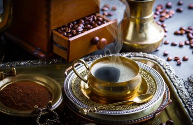 Eski arka plan üzerinde kahve siyah