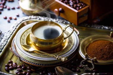 Eski arka plan üzerinde kahve siyah