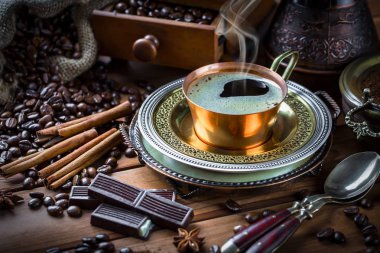 Eski arka plan üzerinde kahve siyah