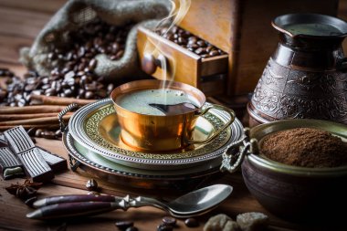 Eski arka plan üzerinde kahve siyah