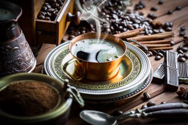 Eski arka plan üzerinde kahve siyah