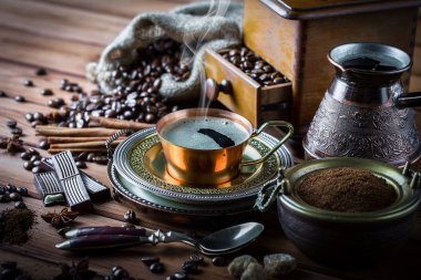 Eski arka plan üzerinde kahve siyah