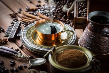 Eski arka plan üzerinde kahve siyah