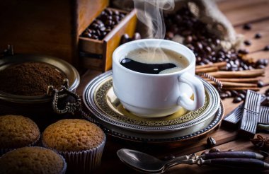 Eski arka plan üzerinde kahve siyah