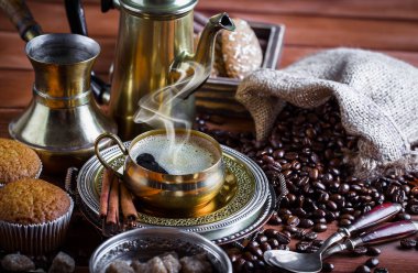 Eski arka plan üzerinde kahve siyah