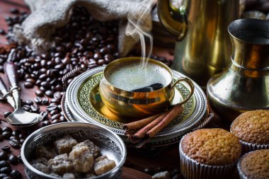 Eski arka plan üzerinde kahve siyah