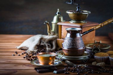 Eski arka plan üzerinde kahve siyah