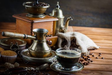 Eski arka plan üzerinde kahve siyah