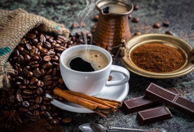 Eski arka plan üzerinde kahve siyah