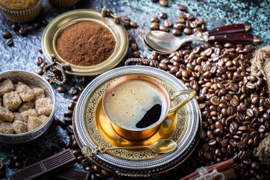 Eski arka plan üzerinde kahve siyah