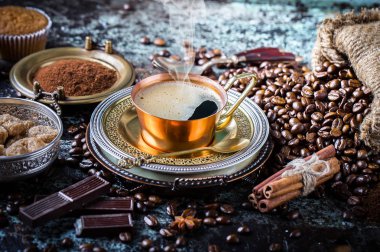 Eski arka plan üzerinde kahve siyah