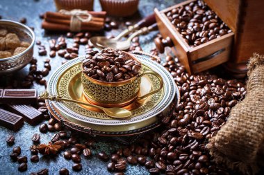 Eski arka plan üzerinde kahve siyah