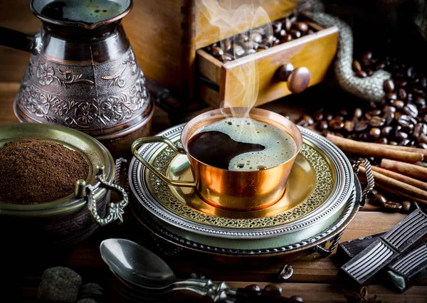 Eski arka plan üzerinde kahve siyah