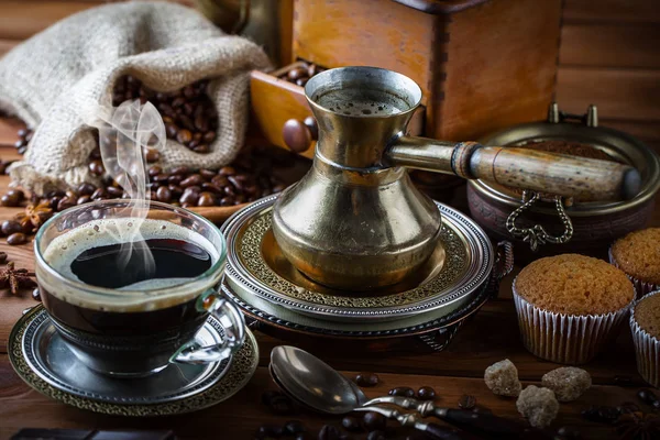 Eski arka plan üzerinde kahve siyah