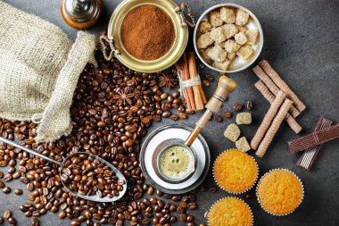 Eski arka plan üzerinde kahve siyah