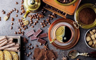 Eski arka plan üzerinde kahve siyah