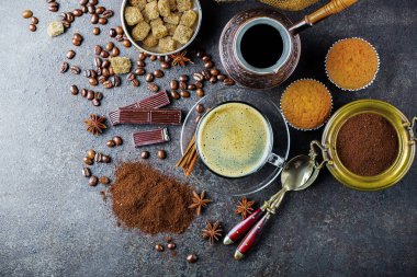 Eski arka plan üzerinde kahve siyah