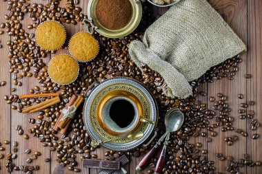 Eski arka plan üzerinde kahve siyah