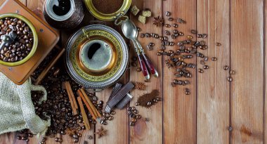 Eski arka plan üzerinde kahve siyah