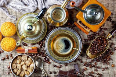 Eski arka plan üzerinde kahve siyah