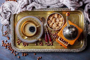 Eski arka plan üzerinde kahve siyah