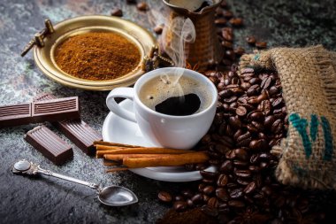 Eski arka plan üzerinde kahve siyah