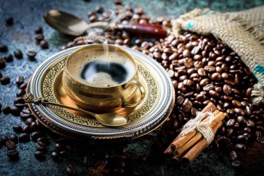 Eski arka plan üzerinde kahve siyah