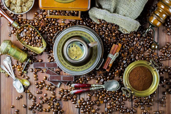 Eski arka plan üzerinde kahve siyah