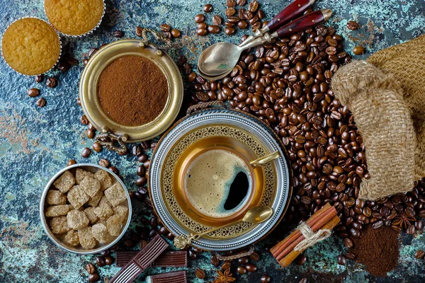 Eski arka plan üzerinde kahve siyah