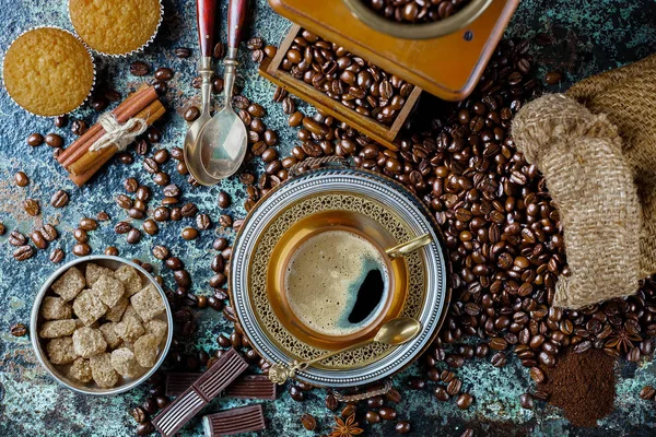 Eski arka plan üzerinde kahve siyah