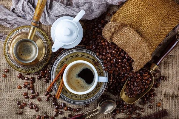 Café Negro Sobre Fondo Viejo — Foto de Stock