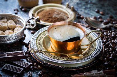 Eski arka plan üzerinde kahve siyah